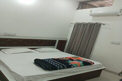 RADHARAMAN GUEST HOUSE