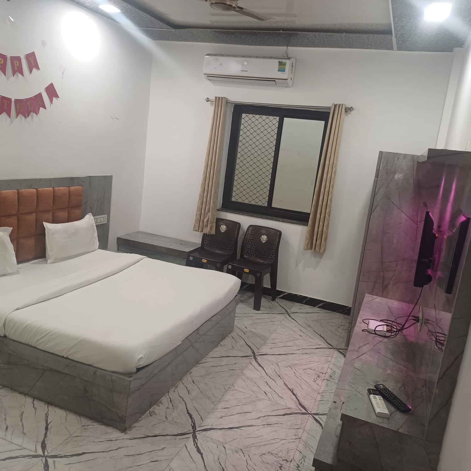 SR Resort - Tap to explore photos