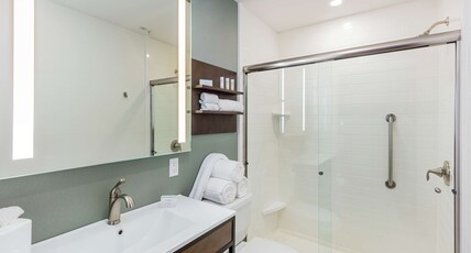 Hilton Garden Inn Davis, CA Room Type - 1 KING HEARING ACCESSIBLE
