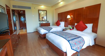 The Lalit Mumbai Room Type - Lalit Premier Room Twin Bed with bathtub The Lalit Mumbai Room Type - Lalit Premier Room Twin Bed with bathtub