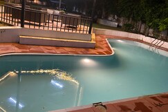 Silverwood Farm - 3BHK with Pool Opposite ITC Grand Bharat