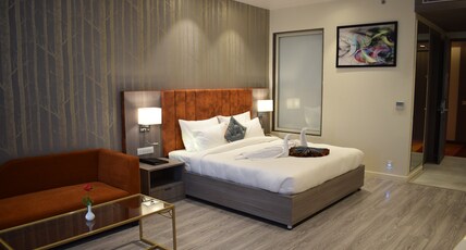 Hotel Deep Clarks Inn Lucknow Room Type - Executive Room