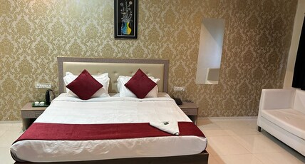 Hotel SS-1 Room Type - Deluxe Room