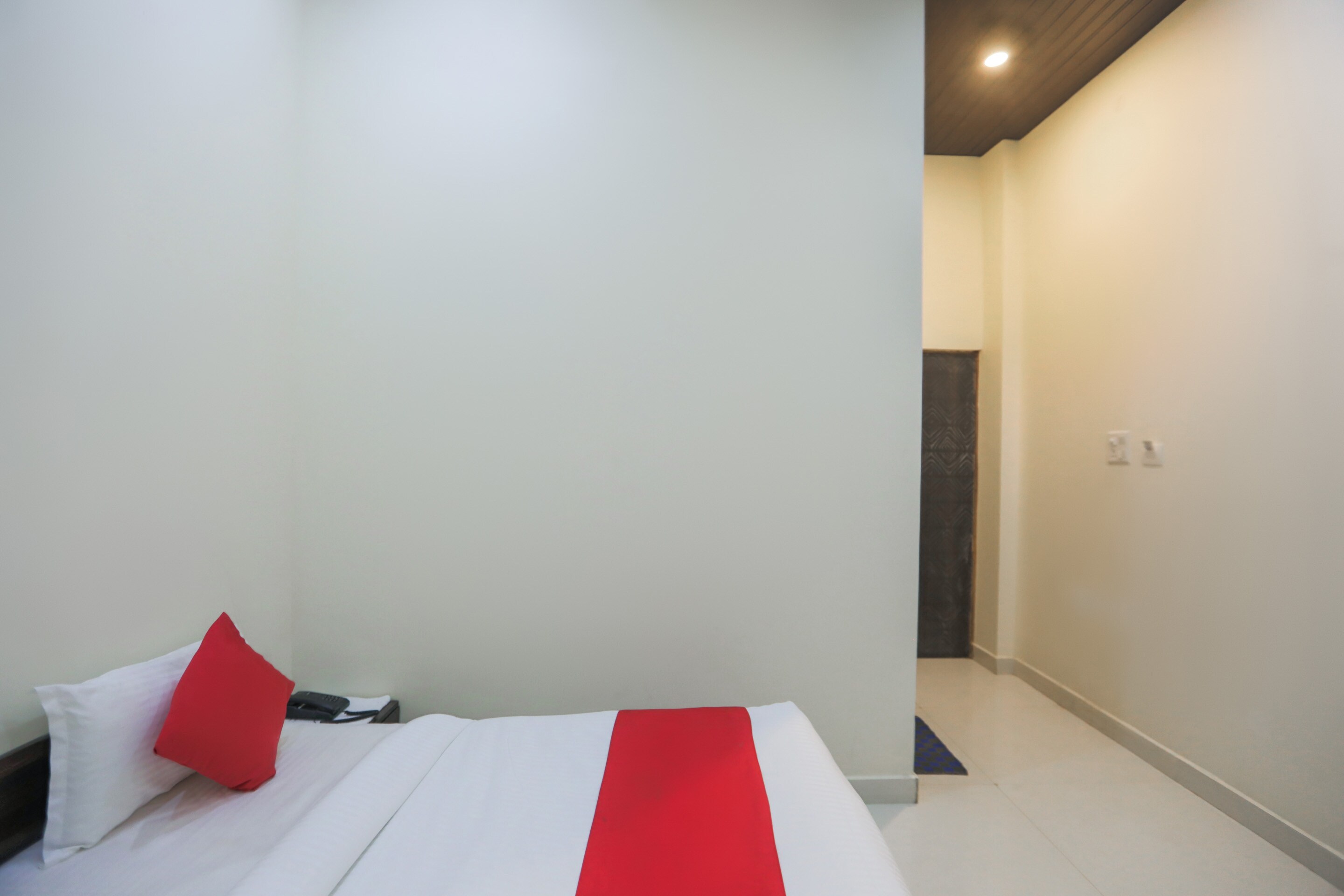 OYO 71380 Hotel Viom - Tap to explore photos