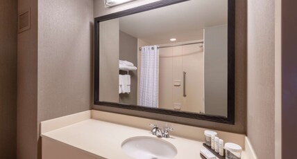 Embassy Suites by Hilton Northwest Arkansas Room Type - 1 KING BED CORNER SUITE