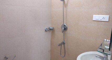 French Avenue Room Type - Standard Room