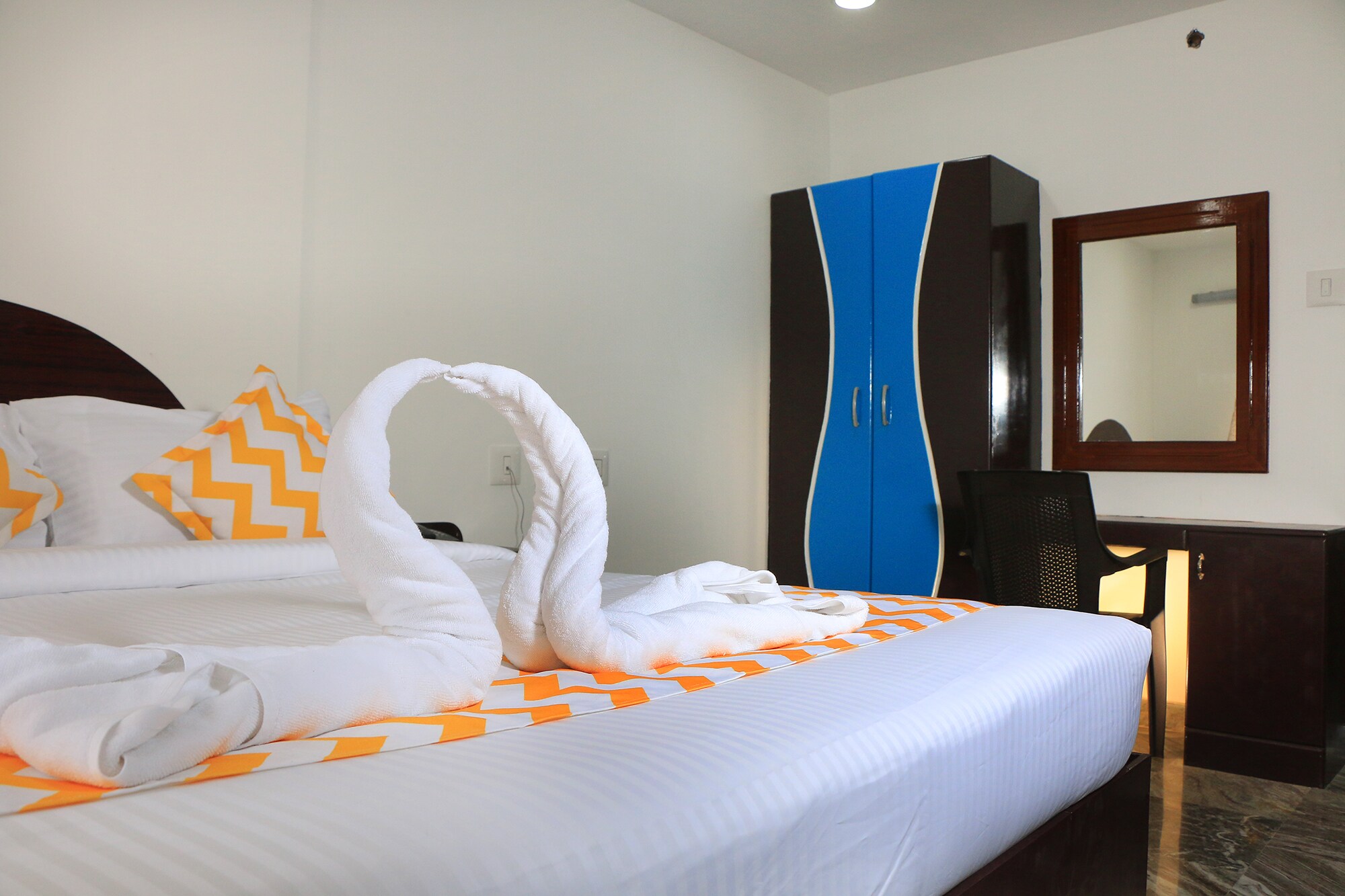 Hotel Jaisas Paradise - Tap to explore photos