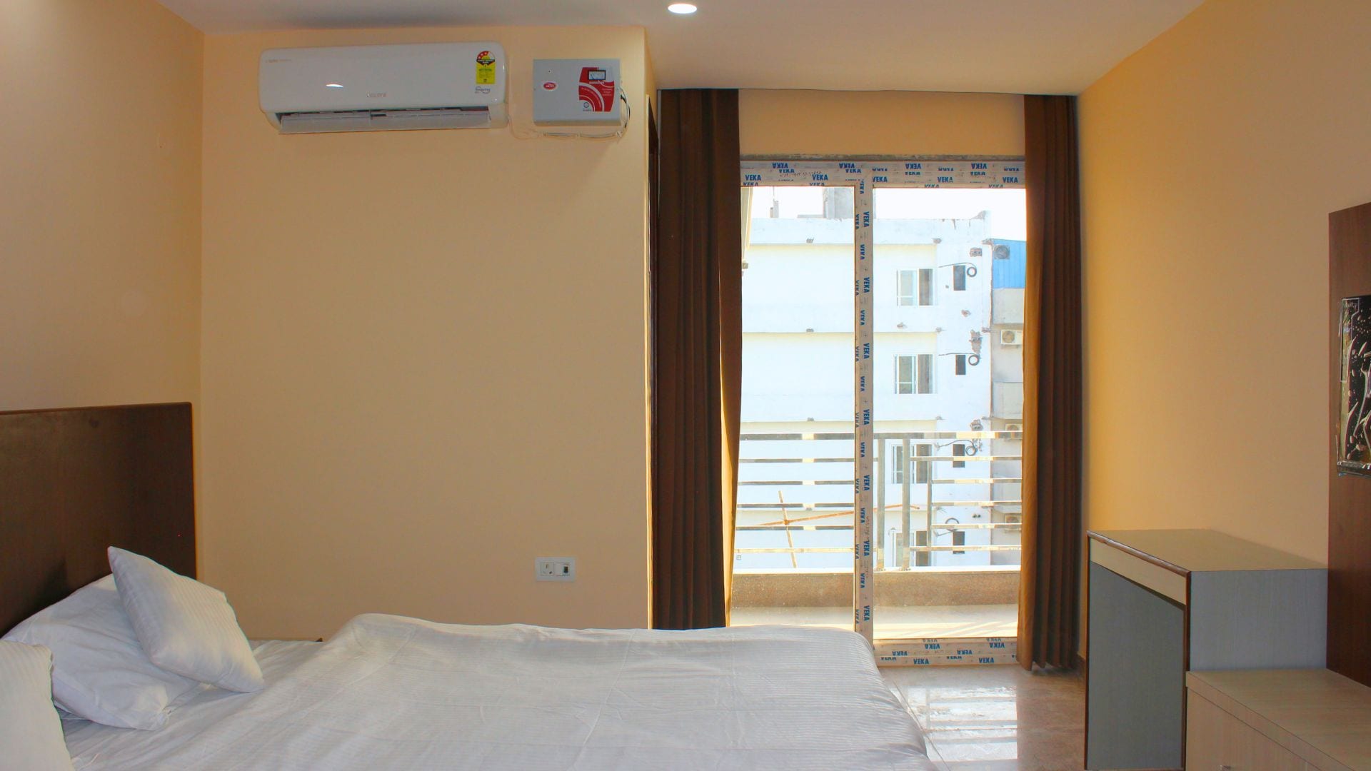 Hotel Wedlock subhash chowk Gurgaon - Tap to explore photos