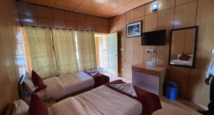 Chamba Hotel And Restaurant Room Type - Deluxe Room