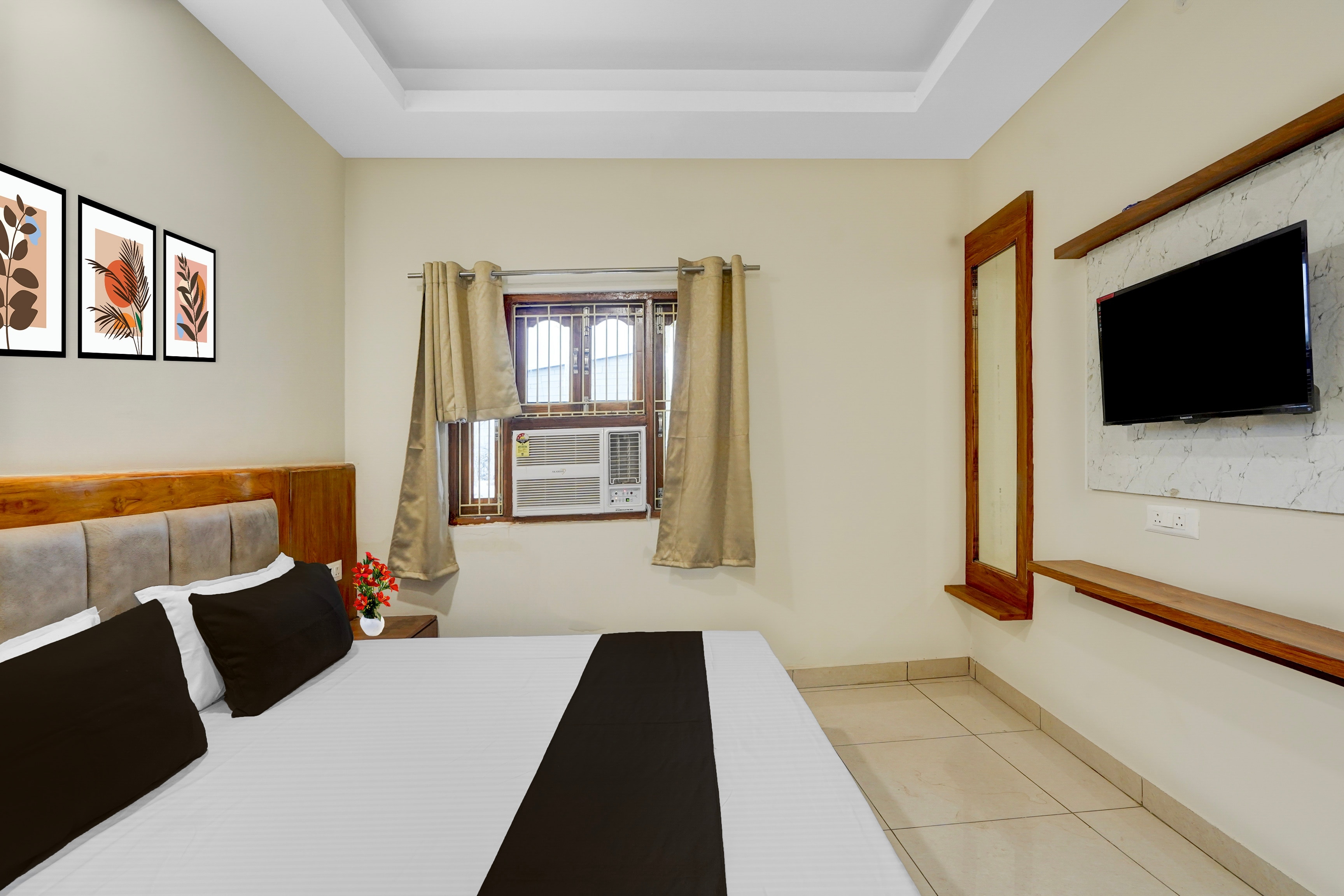 Townhouse Varanasi City Station Formerly S Kumar Inn - Tap to explore photos