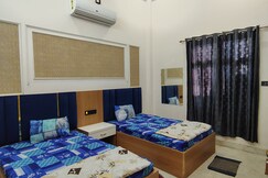 Shaanti guest house