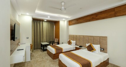 Hotel Golf in- Golf Course Road Gurugram Room Type - Premium Twin Room
