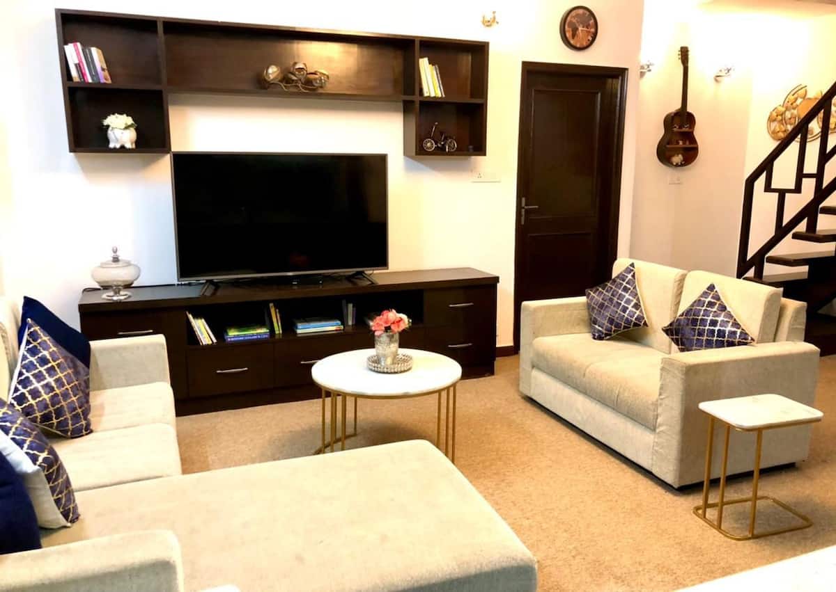 Cedarwood Villa |3 BHK Luxurious House - Tap to explore photos