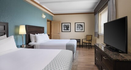 Best Western Plus Kamloops Hotel Room Type - Suite-2 Queen Beds, Non-Smoking, Sofabed, Separate Living Room, Microwave And Refrigerator, Wi-Fi, F