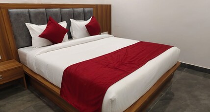 HOTEL MARUTI R Room Type - Deluxe Room