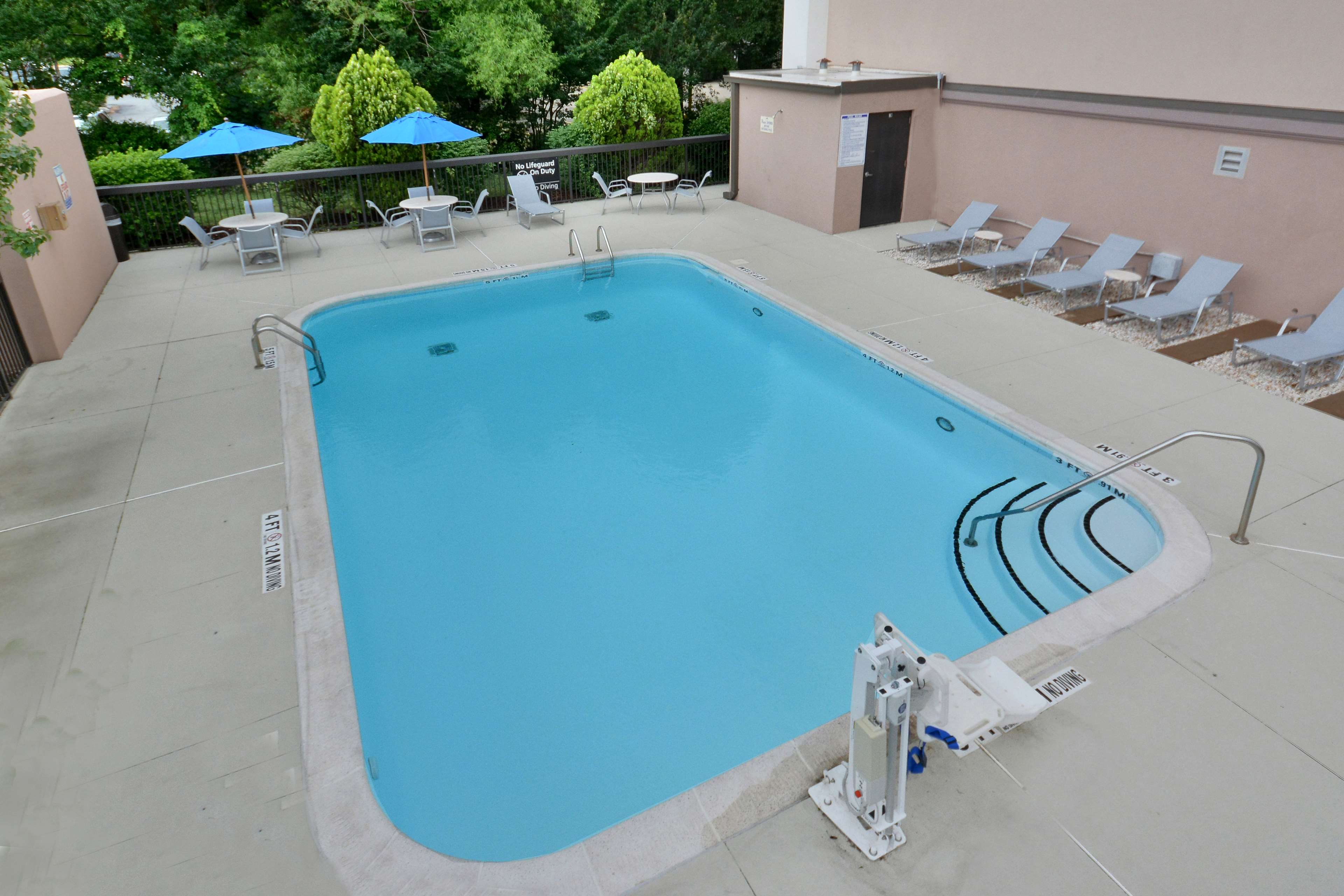 Hampton Inn Raleigh-Durham Airport - Tap to explore photos