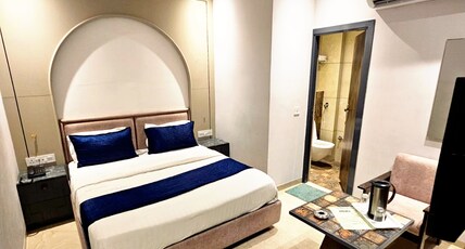 Hotel Gyan Room Type - Deluxe ( Non View) Single Members not allowed