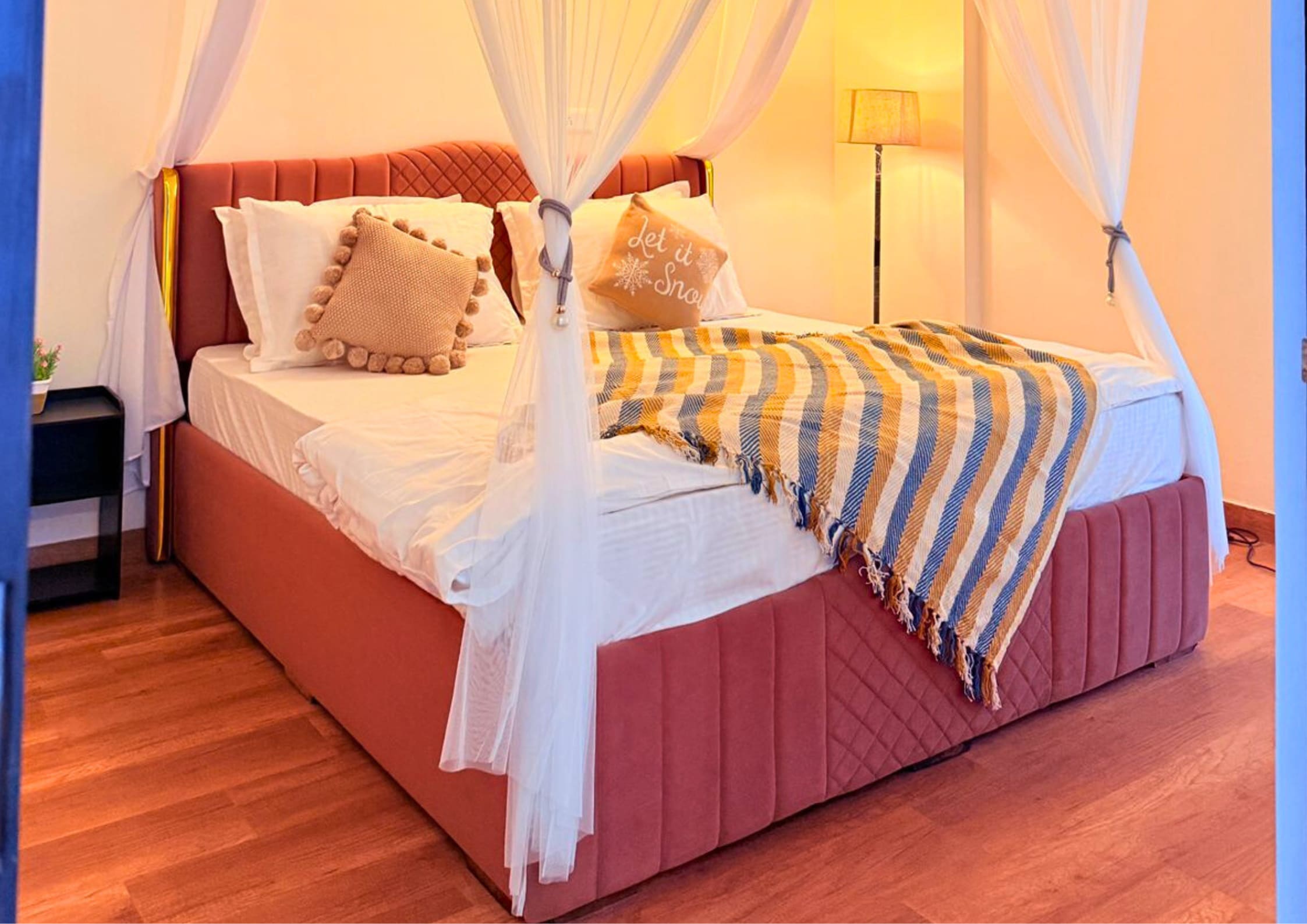 Cayetana Jacuzzi Suite Balcony Tonk Road - Tap to explore photos