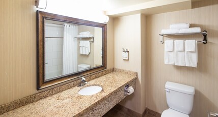 Holiday Inn Express Hotel & Suites Edson Room Type - 2 Queen Suite