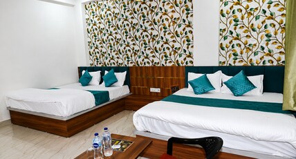 Hotel JR Palace (Free Safe Parking & Near Toran Dwar) Room Type - Ac Family Room (2 Double Bed)