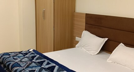 Vardaan Inn Room Type - King Bed Room