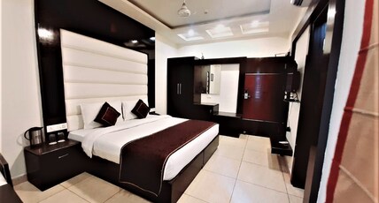 Hotel Raj Palace (3km from Bus & Railway Station) Room Type - Executive Room with In Room Dining - City View