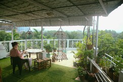 Rooftop cabin with city view in old Calcutta- Owls nest