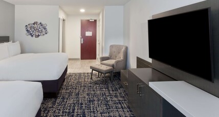 DoubleTree by Hilton Dothan Room Type - 2 QUEEN BALCONY POOL VIEW