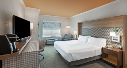 Holiday Inn & Suites McKinney - N Allen Room Type - 1 King Standard Comm Access Tran Shower
