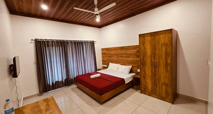 River Queen Mountain View Balcony River Walking Room Type - River Queen Mountain View Balcony River Walking