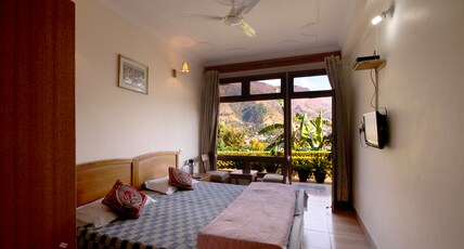 Hotel Lake Inn Room Type - Super Deluxe Room (Lake Facing)