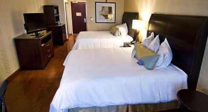 Hilton Garden Inn Aberdeen Room Type - 2 QUEEN ACC RM W BATHTUB
