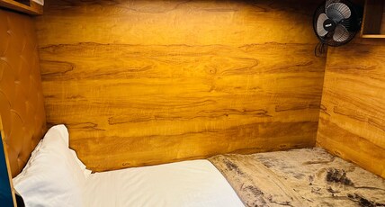 Yatri Stay Inn Dormitory Beds Room Type - Bed In a Mixed Dormitory