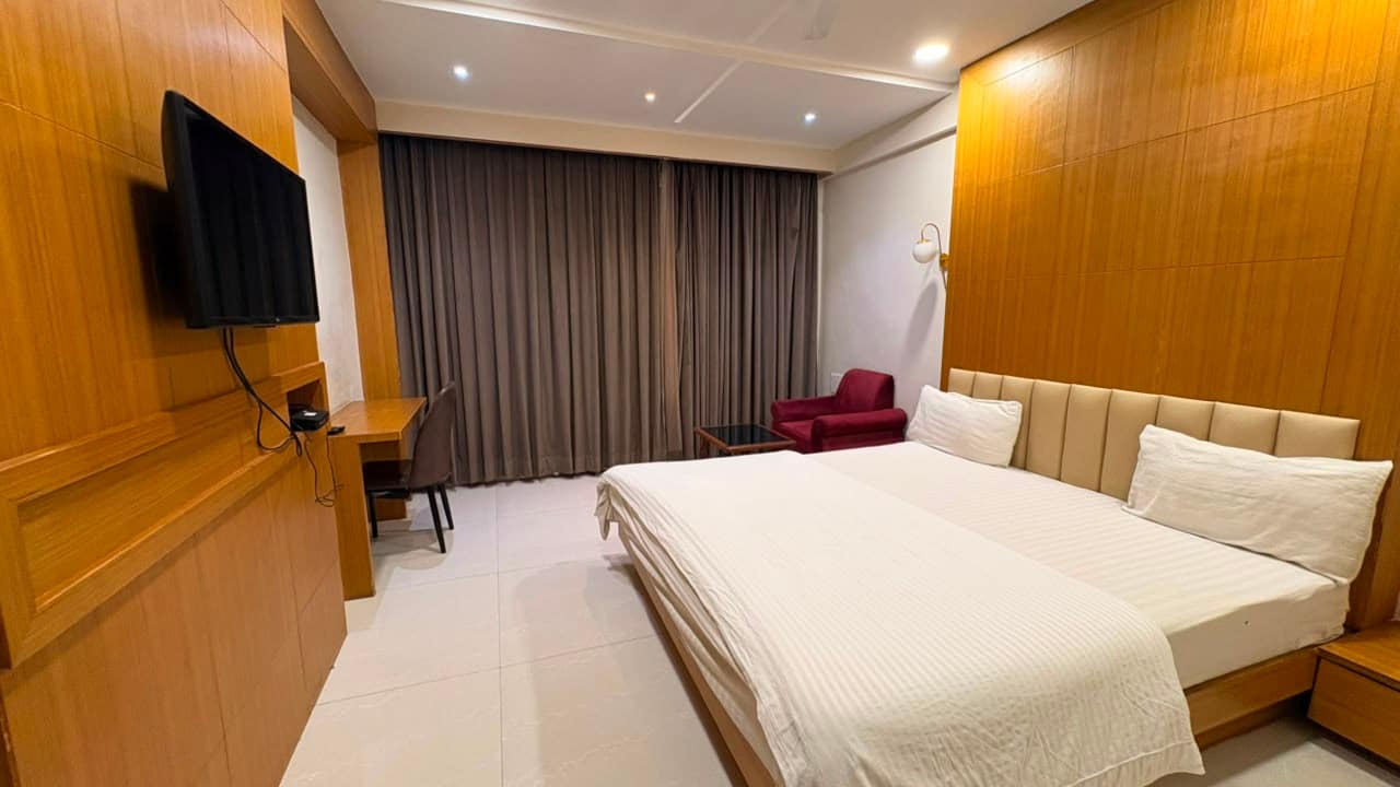 Hotel Mann Holiday Resorts - Tap to explore photos