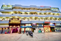 Hotel Vibrant Lawn And Banquet