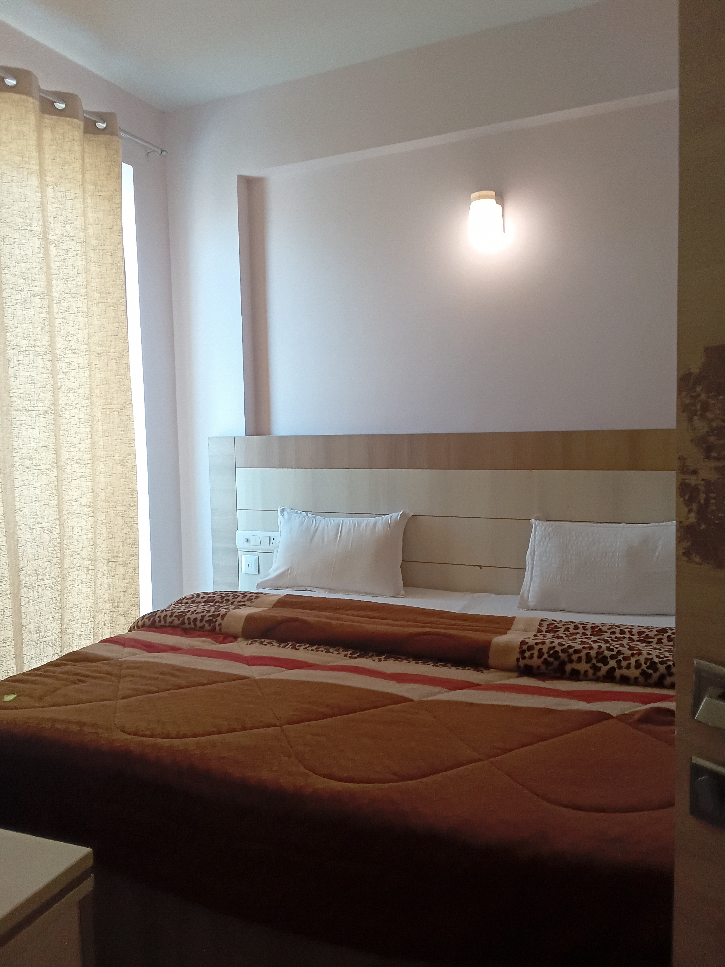 Hotel Mukund - Tap to explore photos