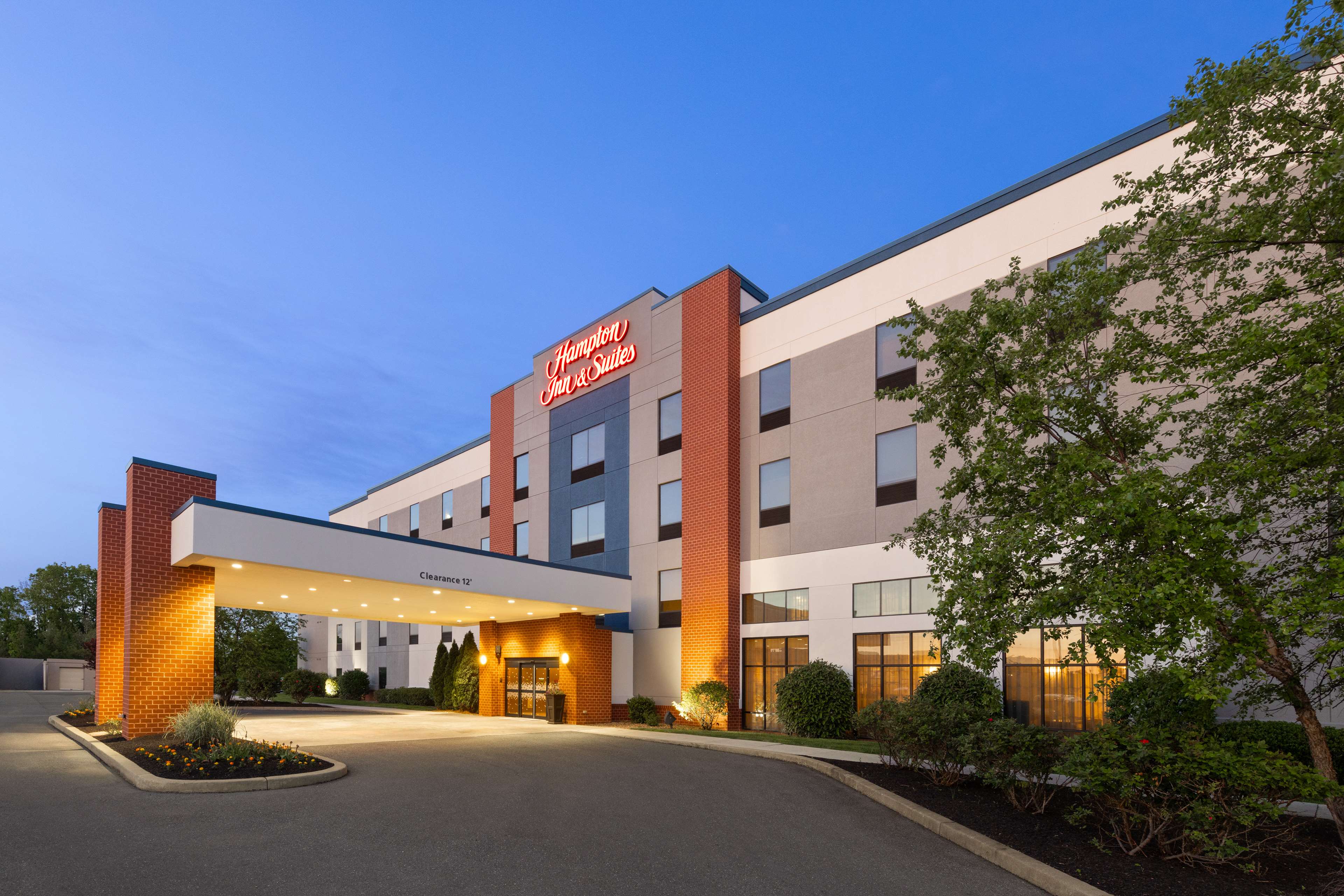 Hampton Inn & Suites Harrisburg/North, PA - Tap to explore photos