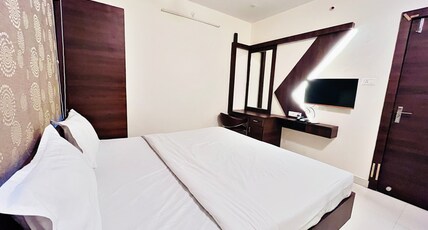 Hotel Hallmark Room Type - CLASSIC ROOM