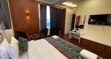 HOTEL LAKE SERENADE Room Type - Deluxe Double Room