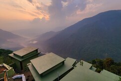 SMOKY FALLS MAE FI RESORT