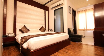 Hotel Seven Junction Room Type - Premium Deluxe (Ideal for Travellers with all Modern Facilities)