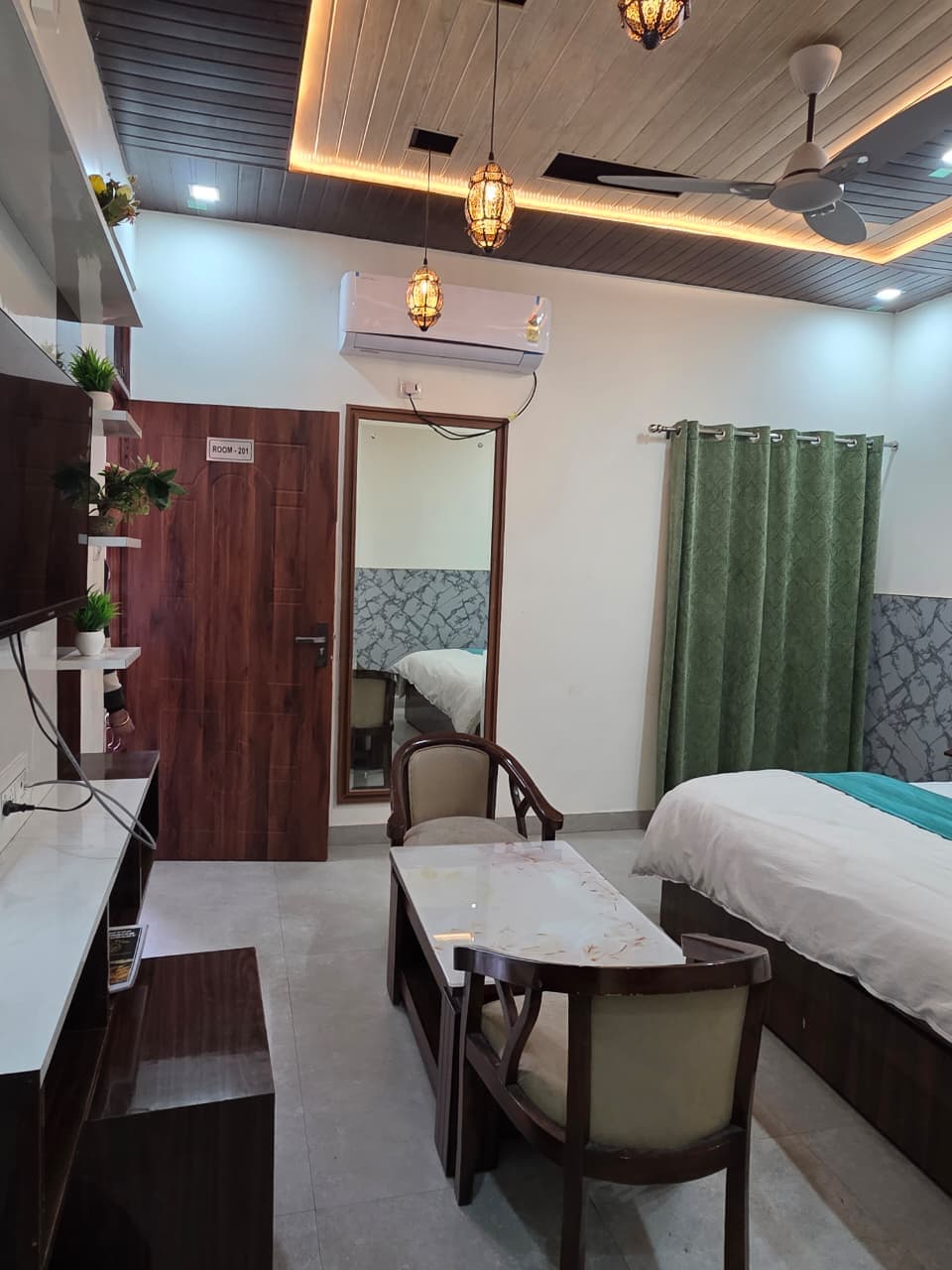 Hotel Shree Padam - Tap to explore photos