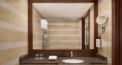 Swissotel Al Maqam Room Type - Classic Room Quad Bed Partial Haram View Swissotel Al Maqam Room Type - Classic Room Quad Bed Partial Haram View