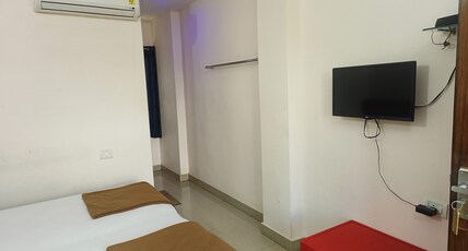 Binayak Palace Room Type - Standard room with AC