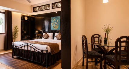 The Solace Hotel - Nehru Place Room Type - Suite Room with Bathtub