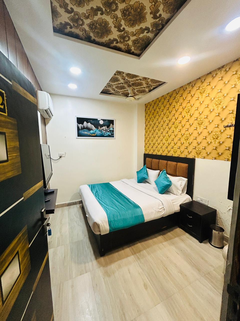 Hotel Natraj Inn - Tap to explore photos