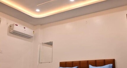 Hotel S. R Grand Room Type - Super Deluxe Room with Air Conditioning