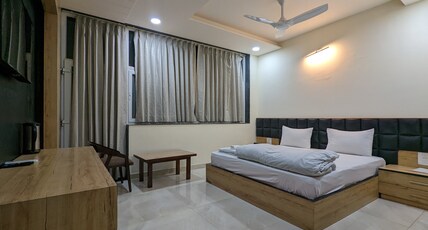 Hotel Vinayak Palace Room Type - SUPER DELUXE ROOM