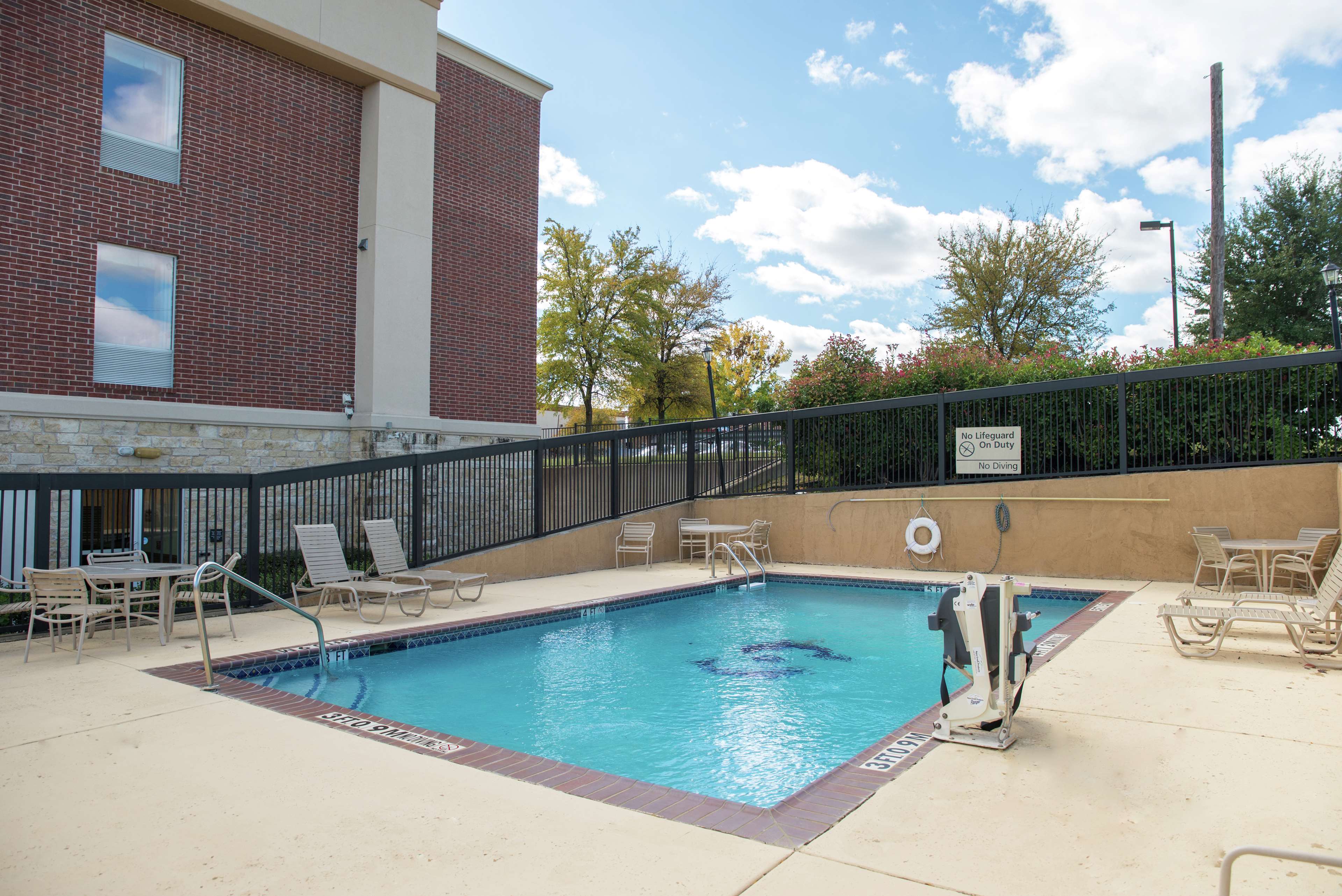 Hampton Inn by Hilton Dallas-Rockwall - Tap to explore photos