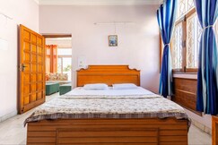 NOIDA,1BHK,2F,TERRACE, PARKING,LIVING ROOM,WIF,I,TV